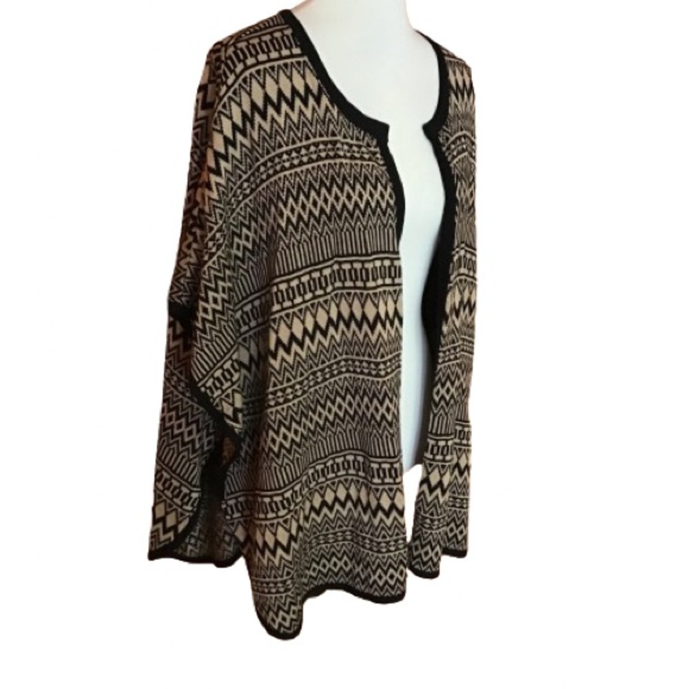 Chicos Geometric Beachy Cardigan